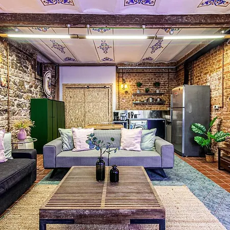 Centrally Located Historical Flat In Beyoglu * Isztambul