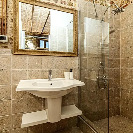아파트 Centrally Located Historical Flat In Beyoglu