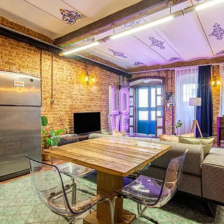 Centrally Located Historical Flat In Beyoglu Apartment