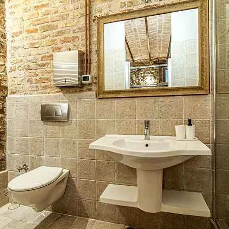 Centrally Located Historical Flat In Beyoglu